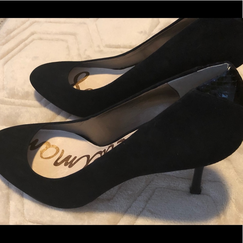Women’s Black Suede Pumps